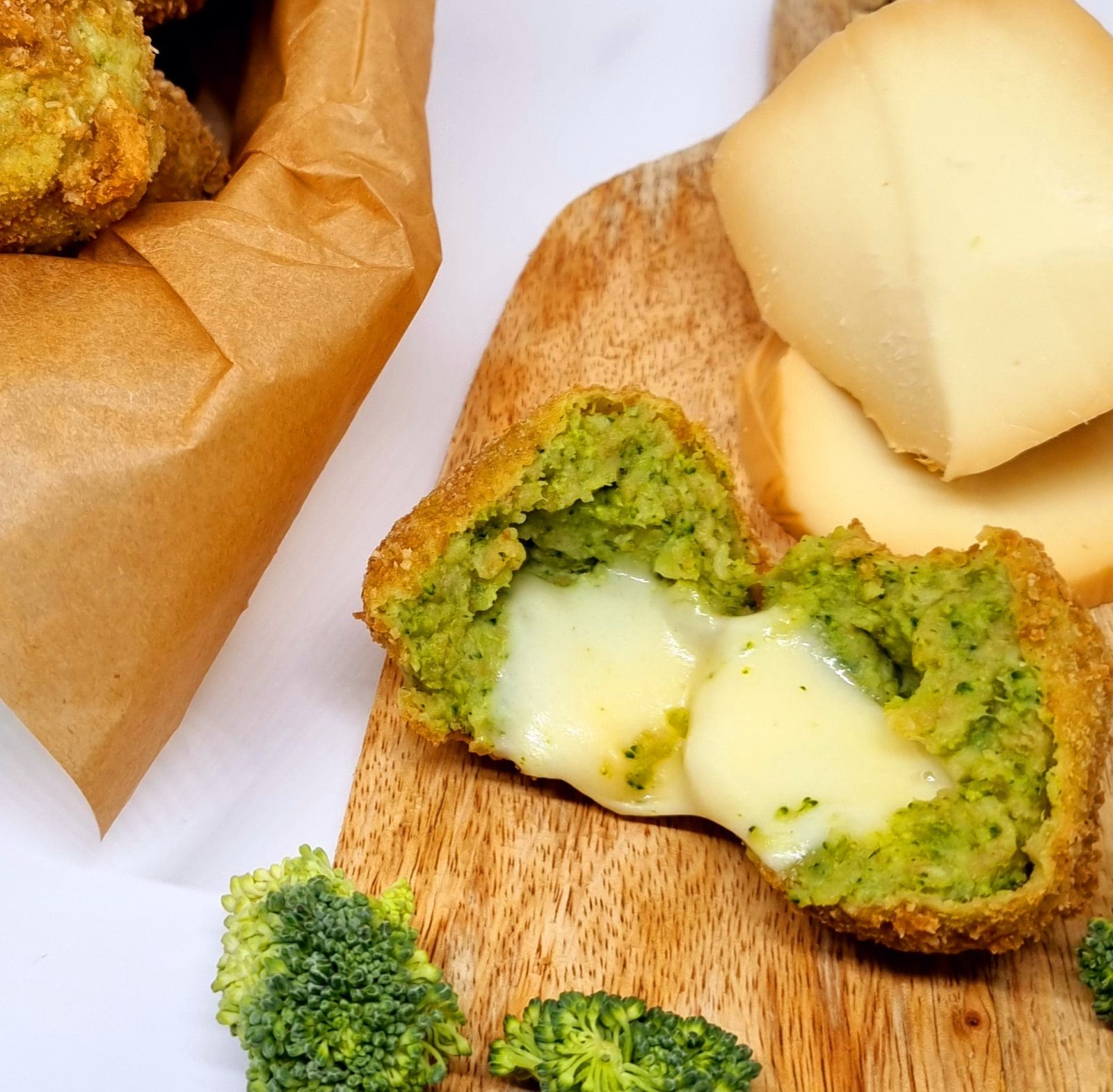 Boulettes de brocoli et scamorza fumée