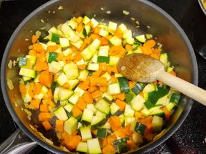Terrine de poulet, légumes et herbes