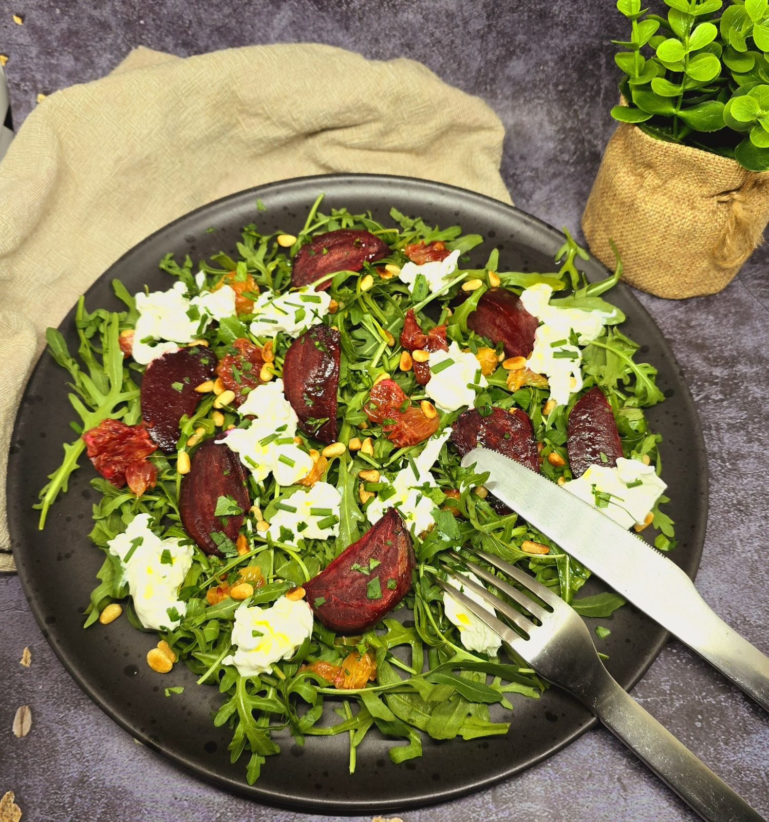 Salade de betteraves rôties, orange sanguine et burrata