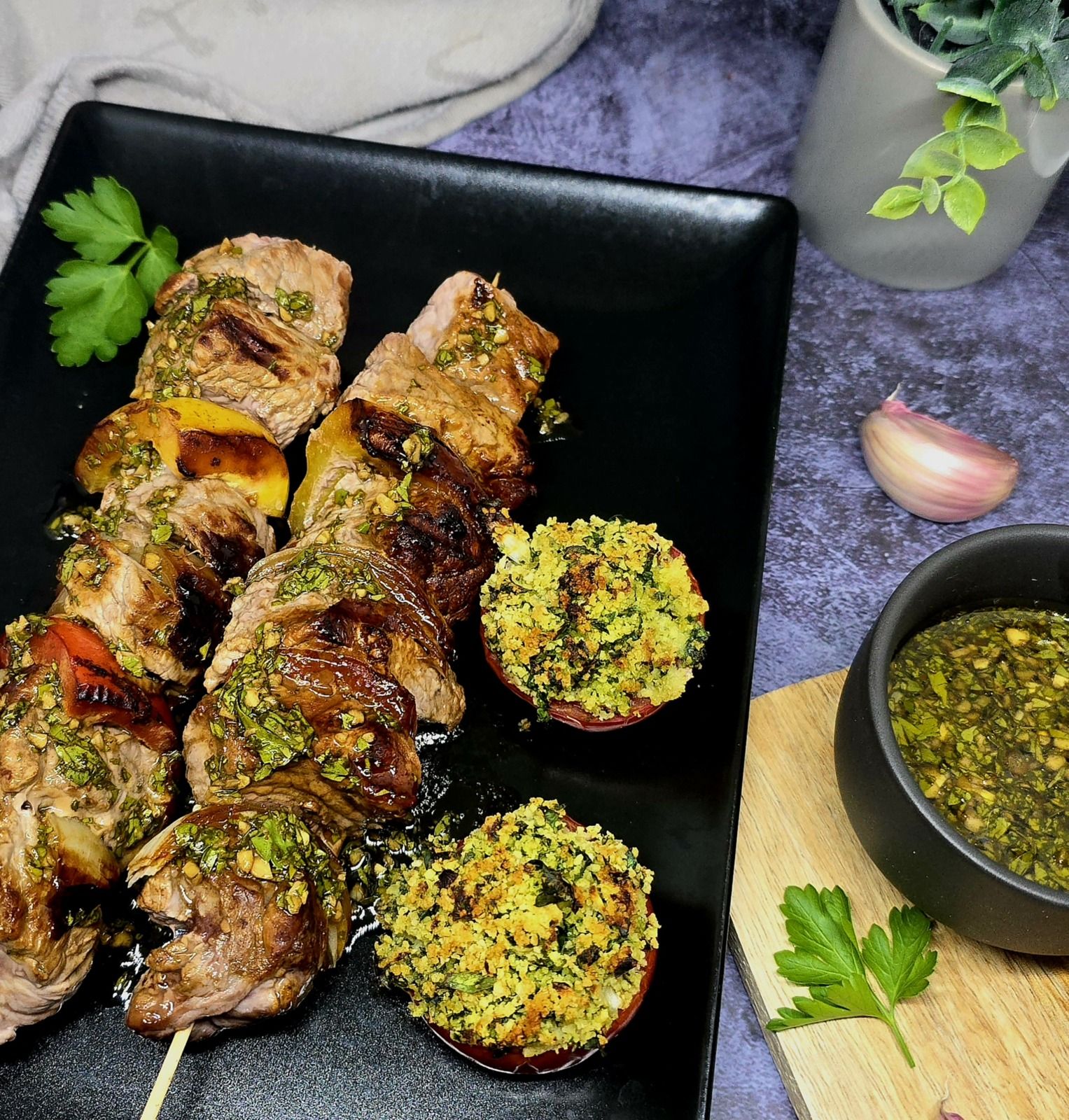 Brochettes de bœuf sauce chimichurri