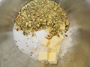 Tarte rhubarbe et crumble de pistache