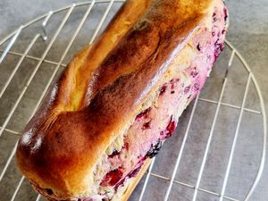 Babka aux fruits rouges