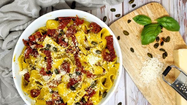 Pappardelles à la pistache et aux tomates séchées