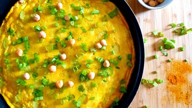 Fritatta aux courgettes, pois chiches et curcuma