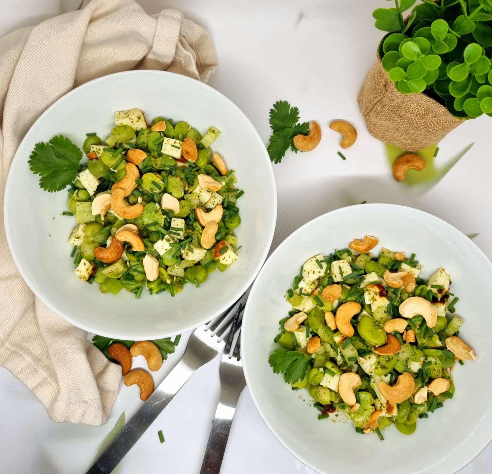 Salade de fèves et halloumi