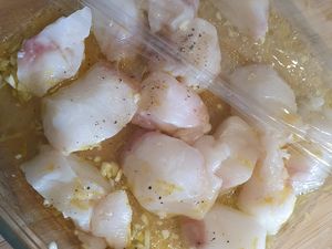 Brochettes de lotte et mayonnaise au basilic