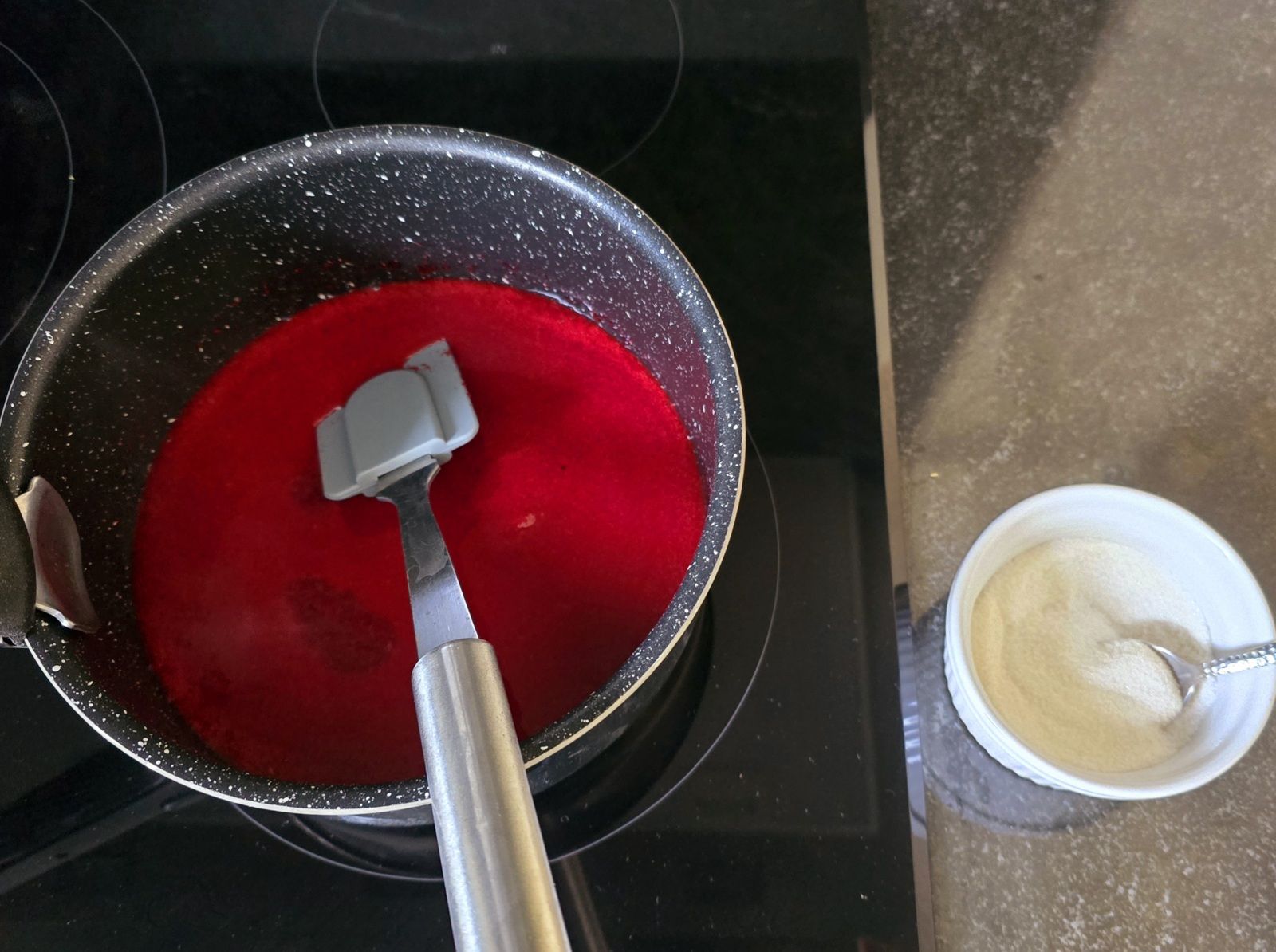 Roulé framboises pistache