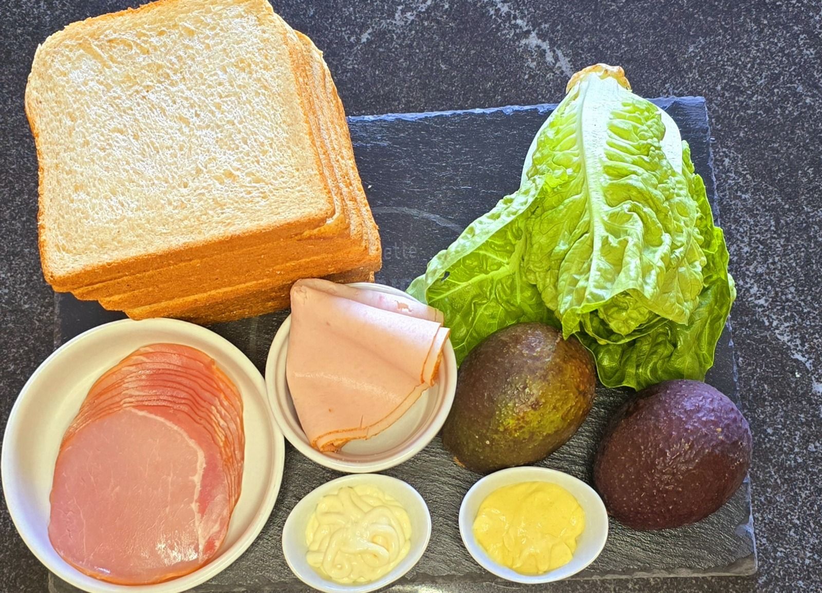 Club sandwich bacon avocat