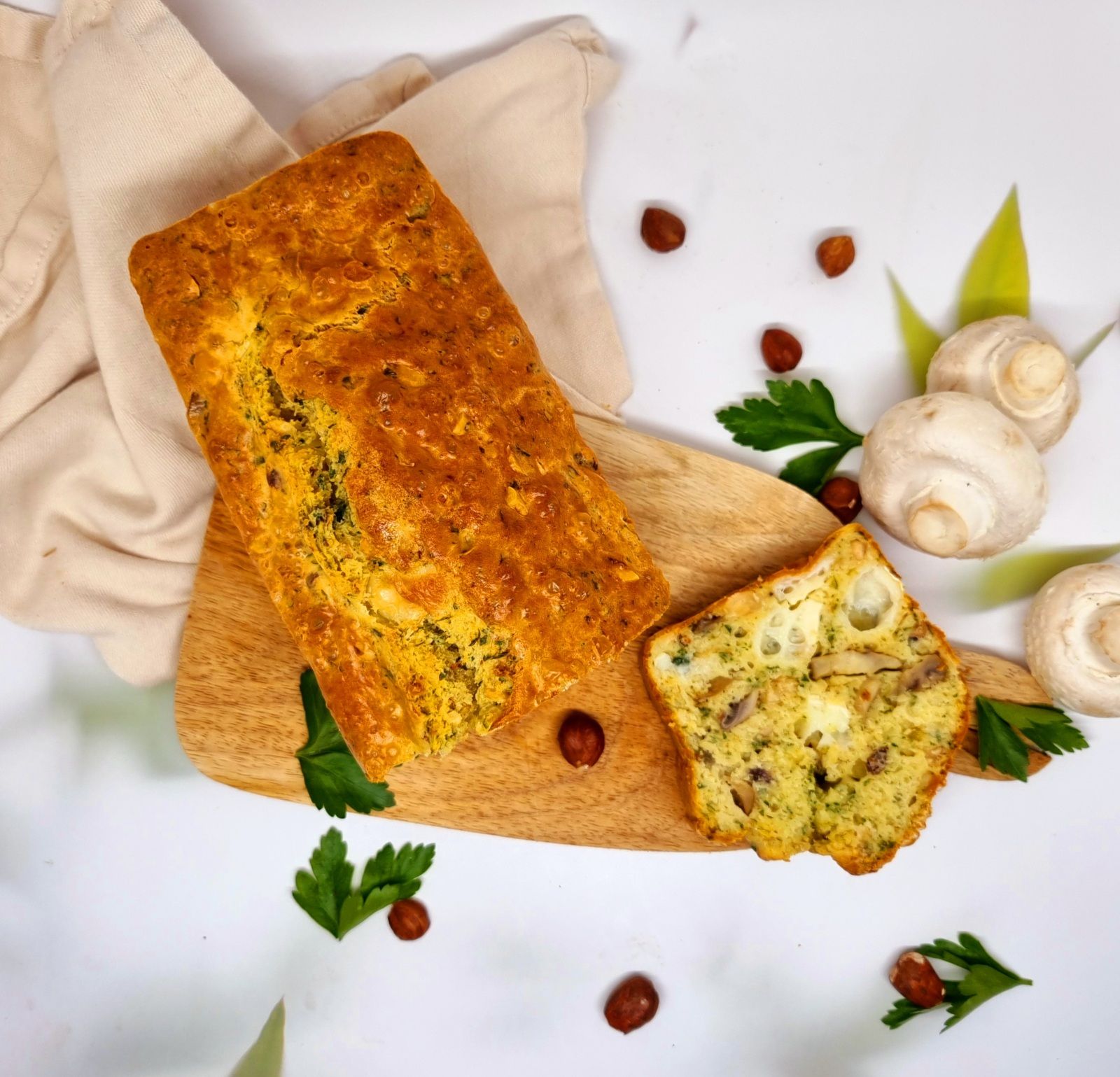 Cake chèvre, champignons et noisettes