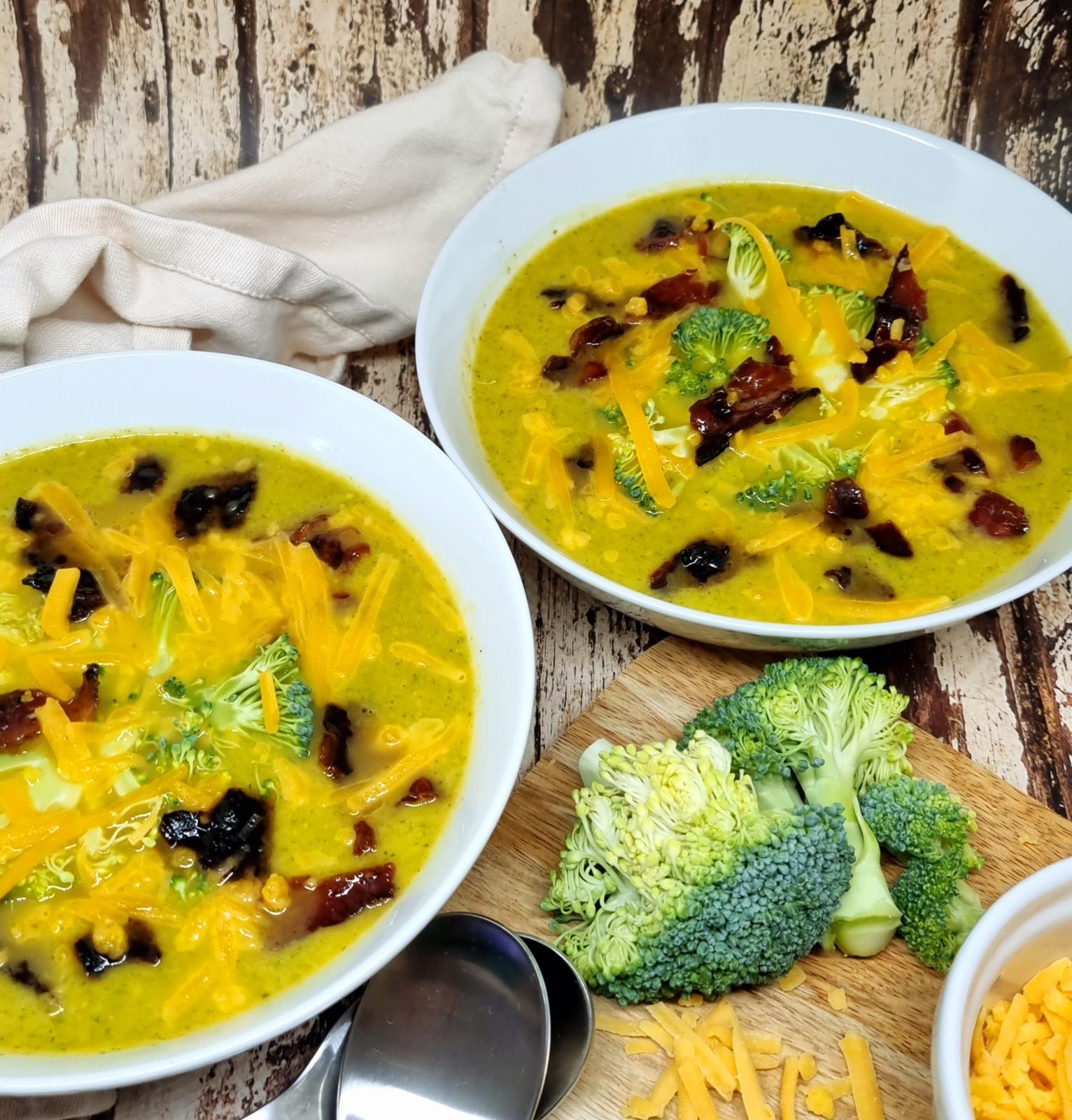 Soupe de brocoli, cheddar et poitrine fumée