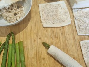 Rouleaux d'asperges vertes