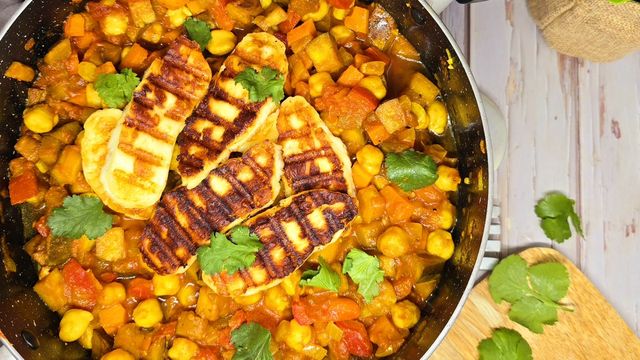 Ragoût de pois chiches au halloumi grillé