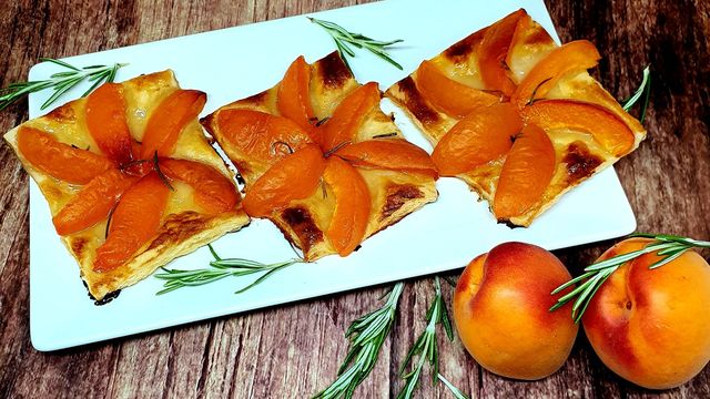 Carrés feuilletés aux abricots