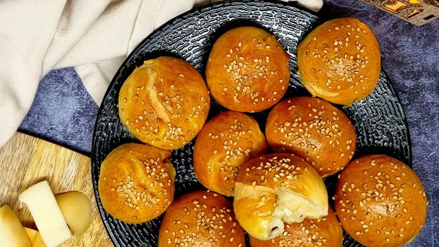 Petits pains fourrés à la scamorza fumée