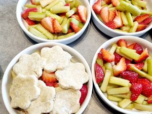 Cobbler fraises et rhubarbe