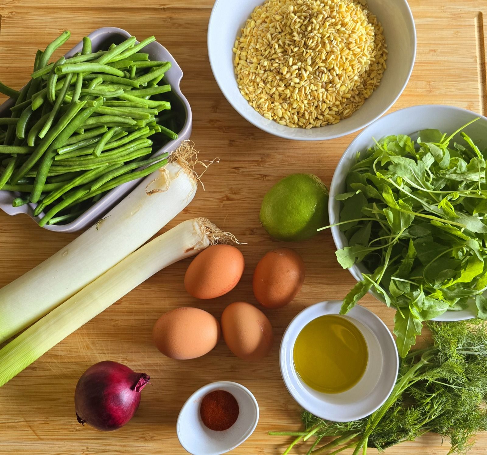 Salade d'ébly au poireaux, haricots verts et œuf poché