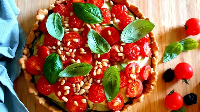 Tarte au pesto, courgettes et tomates cerises