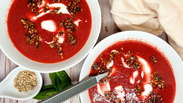 Velouté de betterave au pistou de tournesol