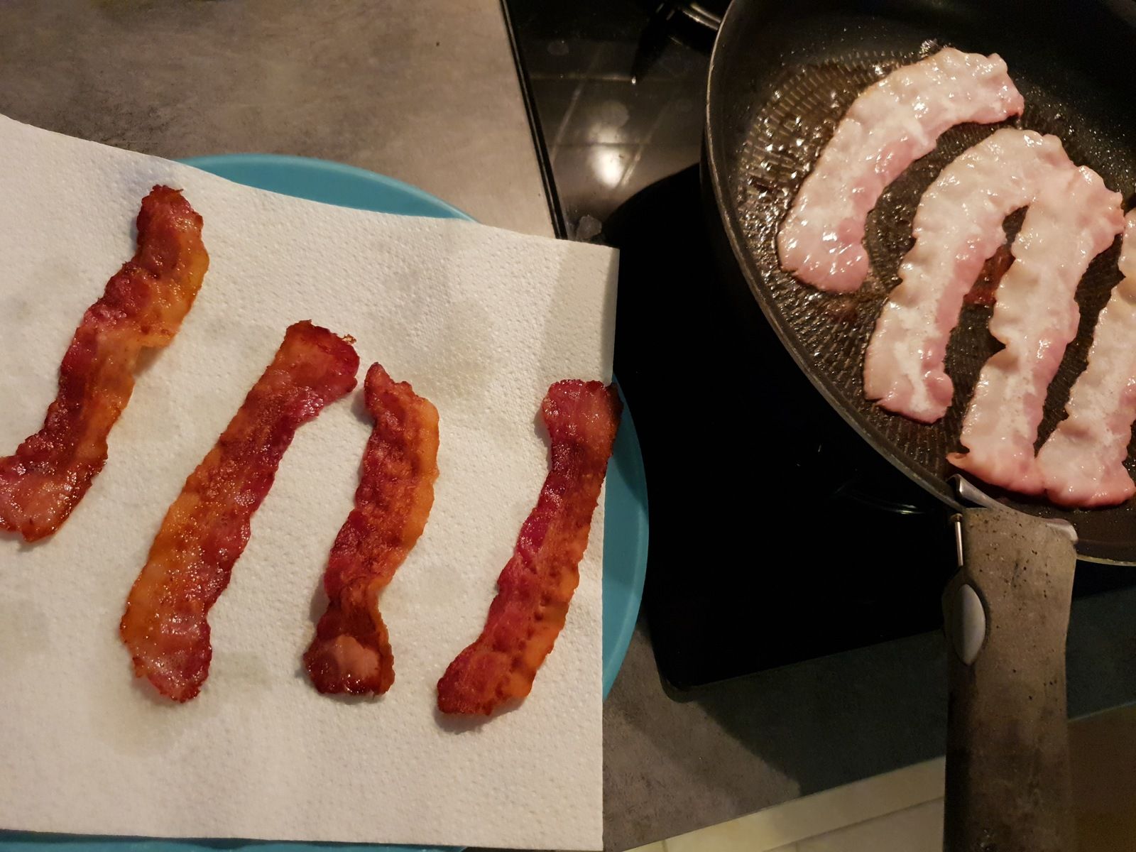 Velouté de chou-fleur, poitrine fumée et pop corn 