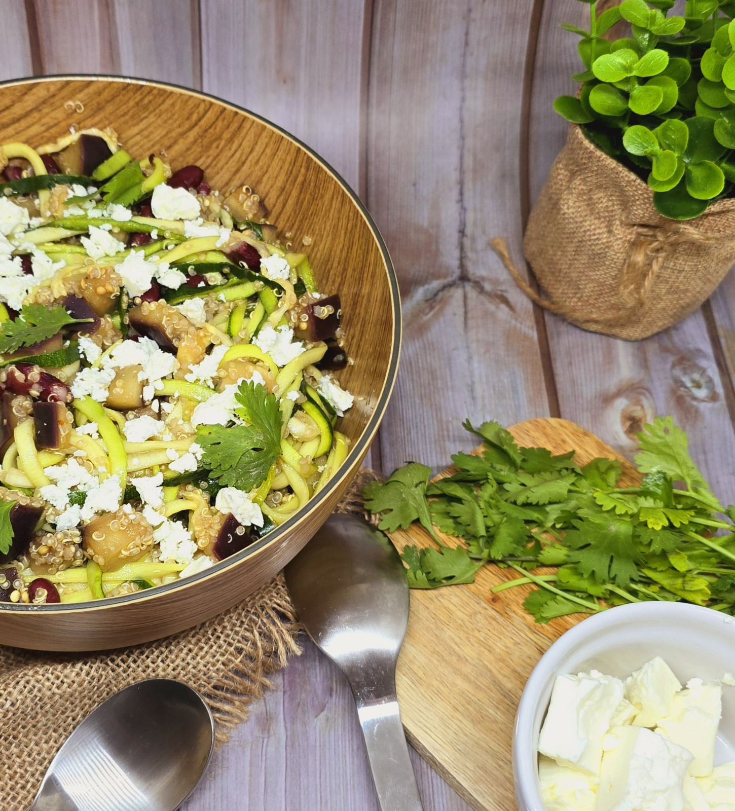 Salade de quinoa aux aubergines et à la fêta