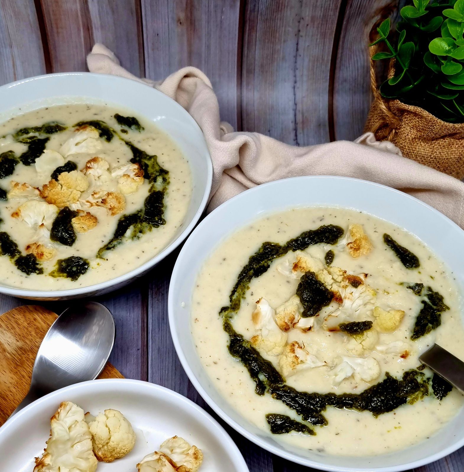 Velouté de chou fleur rôti au pesto de pistache