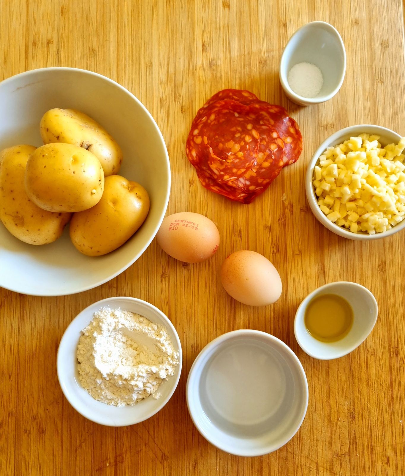Churros de pomme de terre, chorizo et mozzarella