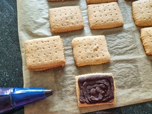 Biscuits fourrés au chocolat
