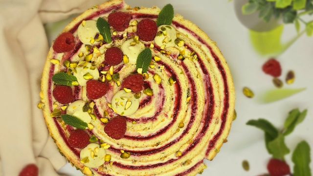 Roulé framboises pistache