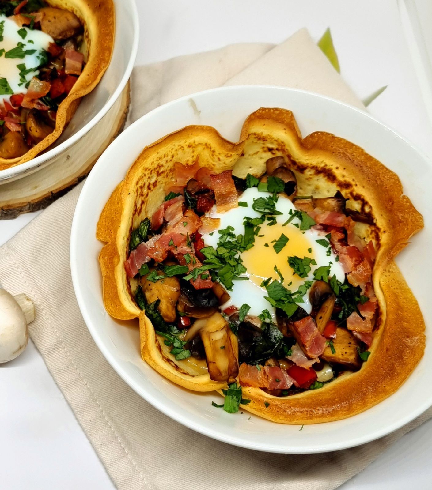 Bols de crêpes aux légumes et œufs cocotte