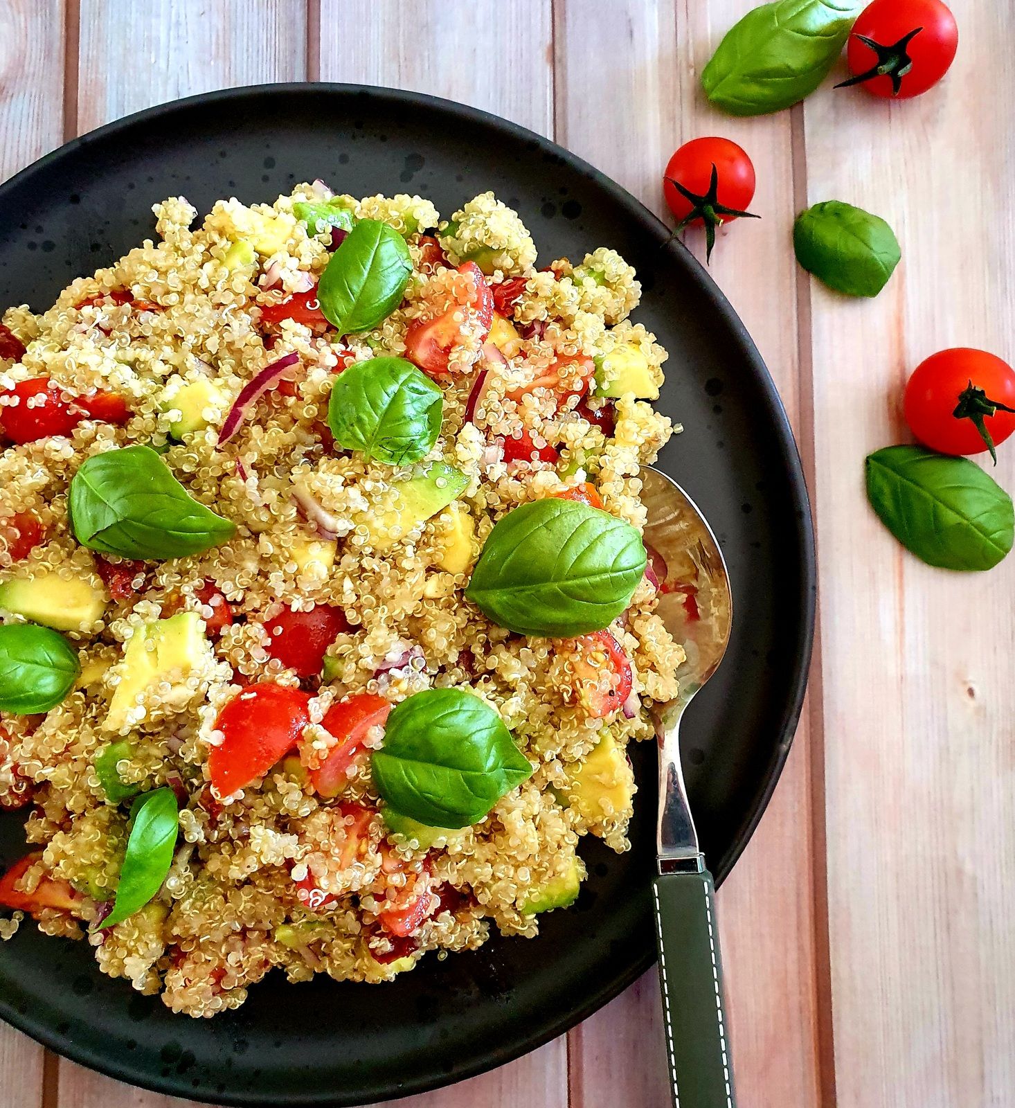 Quinoa aux deux tomates et avocat