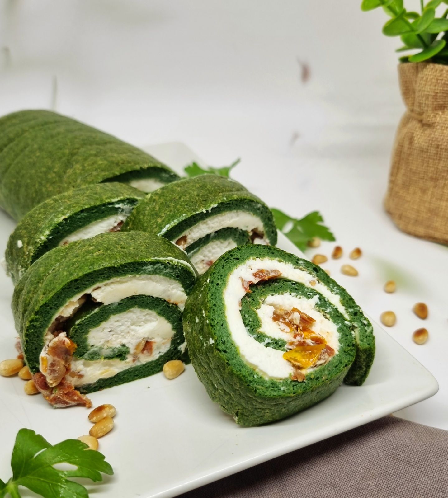 Omelette roulée épinards et tomates séchées