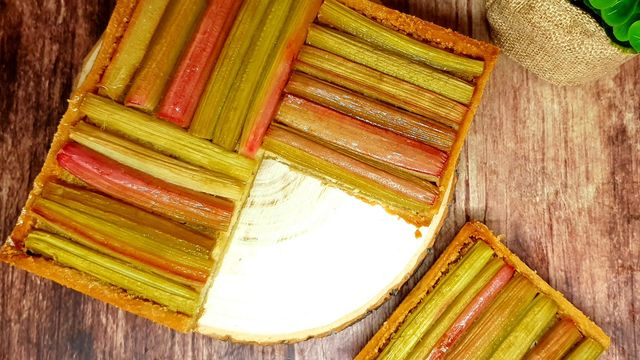 Tarte géométrique à la rhubarbe