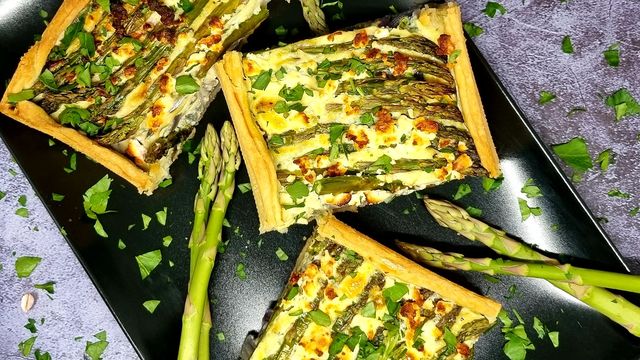 Quiche aux oignons rouges et asperges