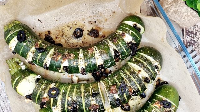 Courgettes hasselback feta et olives