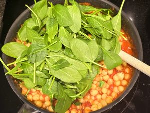 Poêlée de pois chiches et épinards