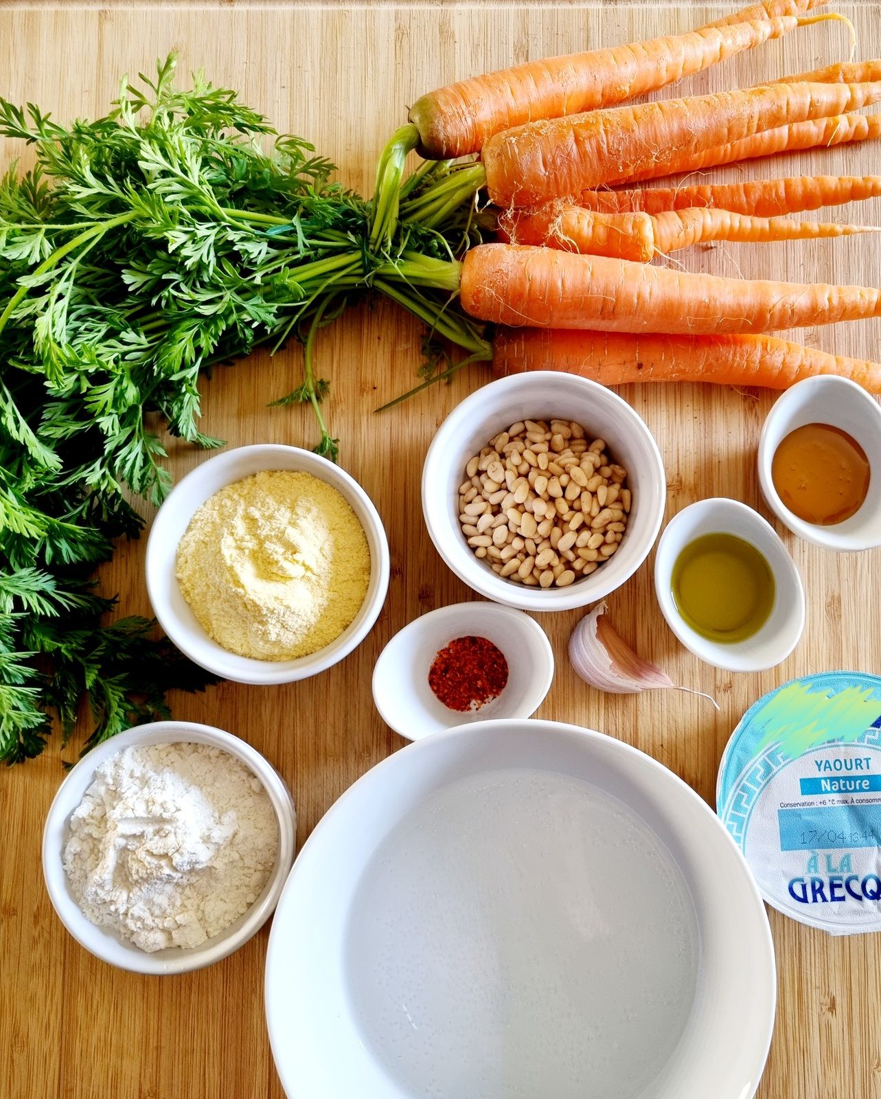 Une botte de carottes fanes