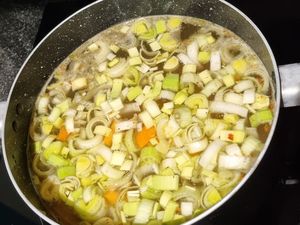 Bouillon aux légumes et gnocchis