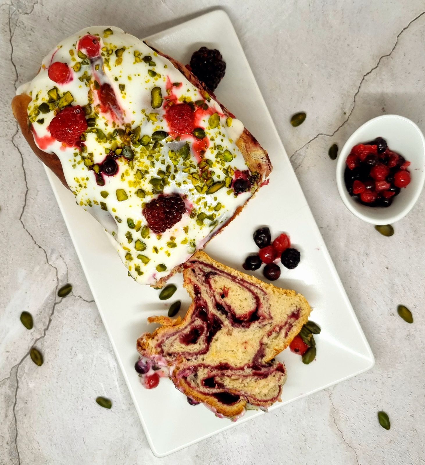 Babka aux fruits rouges