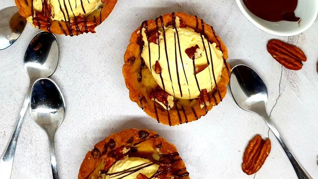 Cookies cups & ice cream