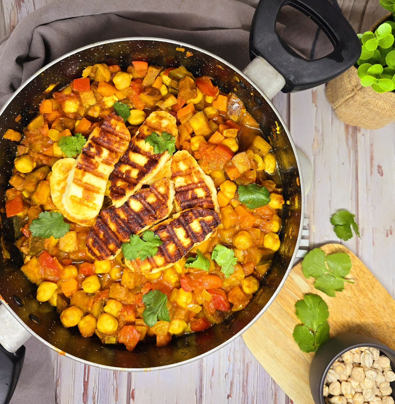 Ragoût de pois chiches au halloumi grillé