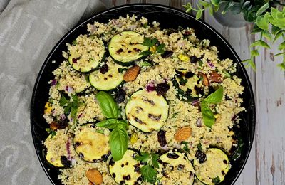 Salade de couscous aux courgettes grillées et fruits secs